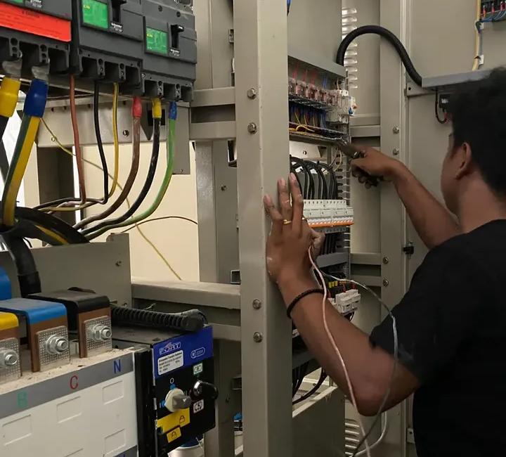Perakitan panel genset - CV Bharata Nigar Persada